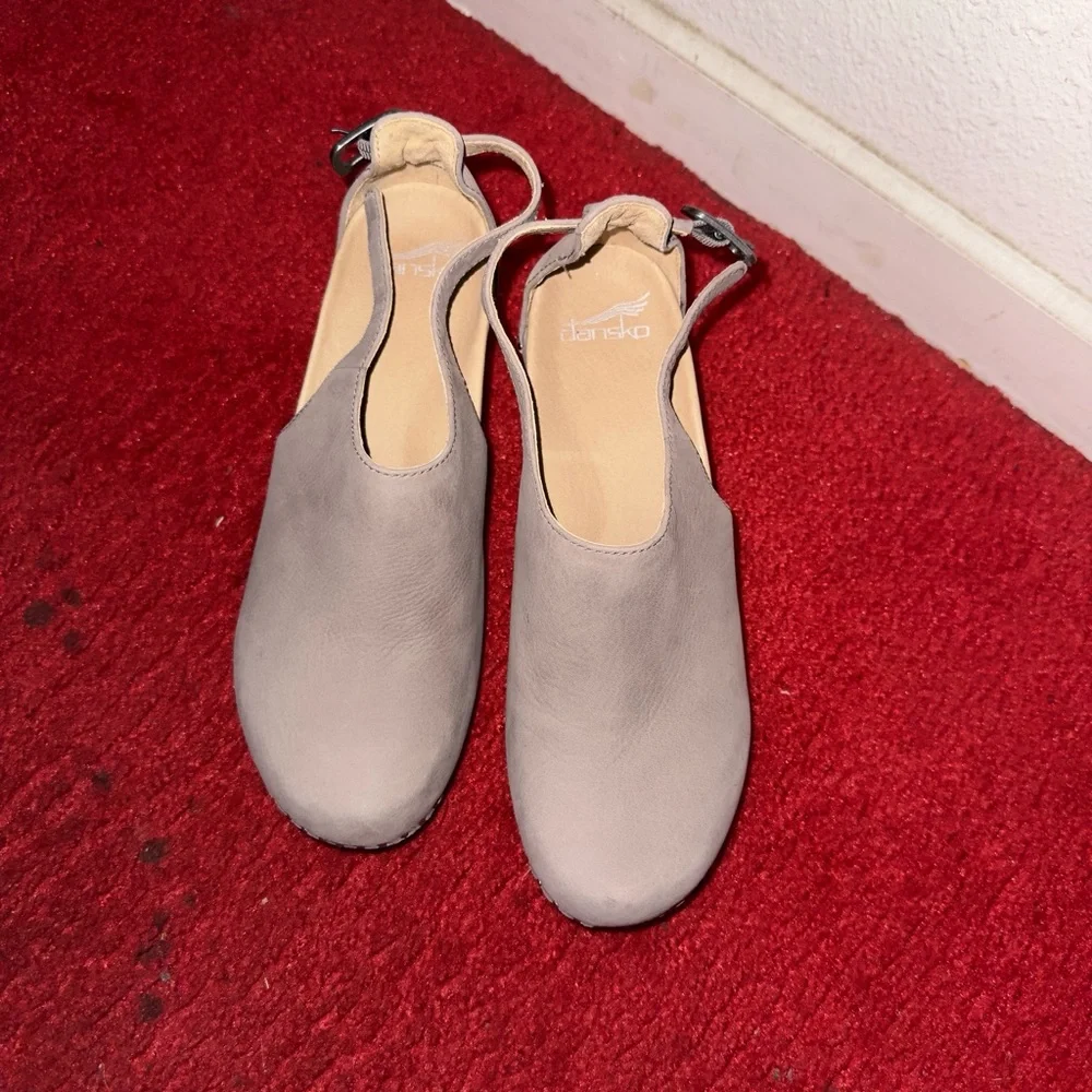Dansko Light Gray Leather Cutout Sassy Clogs - Picture 3 of 4
